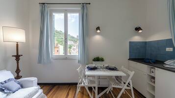 Standard Apartment, Multiple Bedrooms (Balcony Apartment B Vernazza) | Living room