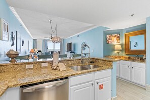 Condo, Multiple Beds (Palacio 1405) | Private kitchen | Paper towels - Palacio 1405 (Pensacola)