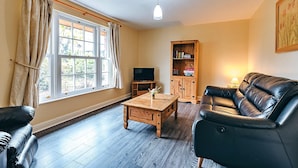 Living room - Cottage in Netley Hall With Scenic Trails (Shrewsbury)