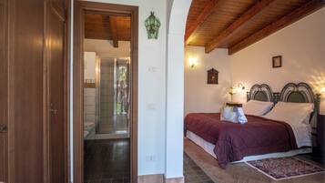 Doppia Deluxe, vista mare, lato giardino | Tende oscuranti, ferro/asse da stiro, Wi-Fi gratuito