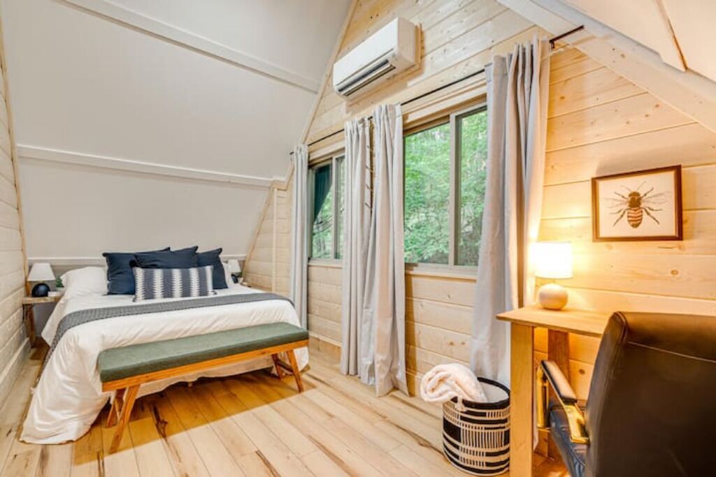2 habitaciones, escritorio, tabla de planchar con plancha y wifi gratis 