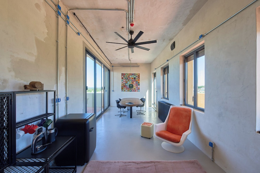 MOAGEM - Industrial Lodge by null