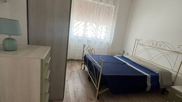 2 chambres, fer et planche Ă repasser, Wi-Fi gratuit, draps fournis