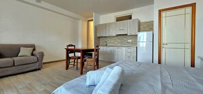 House, Multiple Bedrooms, Smoking, Patio | 1 bedroom