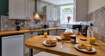 Perfect Peak District Getaway, No Deposit