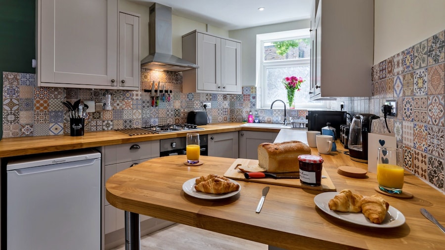 Perfect Peak District Getaway, No Deposit