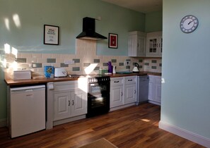 Private kitchen - Cottage in UK With Garden & Tennis Court (Derby)