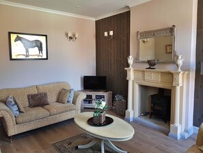 Cottage | Living area - Cottage in UK With Garden & Tennis Court (Derby)