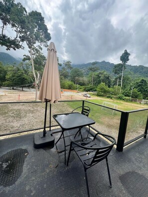 Deluxe Suite | Living area - Capital O 91152 Jerot Dusun Campsite (Yan)