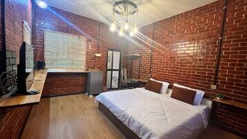 Deluxe Double Room, 1 King Bed | 1 bedroom, free WiFi, bed sheets