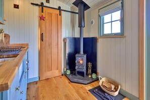 Cottage | Private kitchen - Shepherd's Hut in Horncastle Near Cadwell Park (Horncastle)