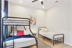 3 bedrooms, iron/ironing board, WiFi, bed sheets