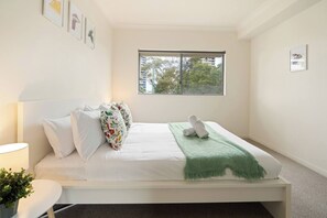 3 bedrooms, desk, iron/ironing board, travel cot