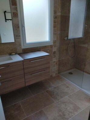 Douche, papier toilette