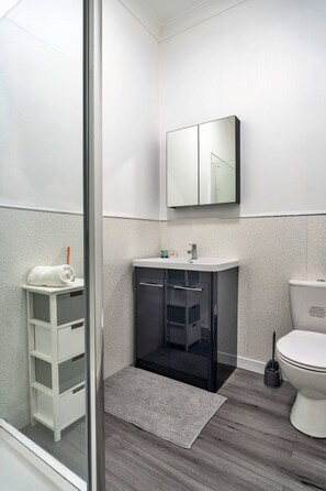 Apartment | Bathroom