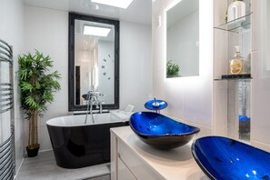 Apartment | Bathroom - Victorian Maisonette in Torquay by Harbour (Torquay)