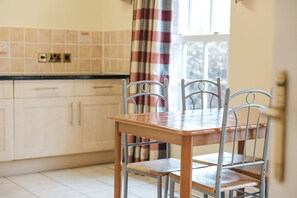 Cottage | Dining - Cottage in Dorrington Near Netley Hall (Shrewsbury)