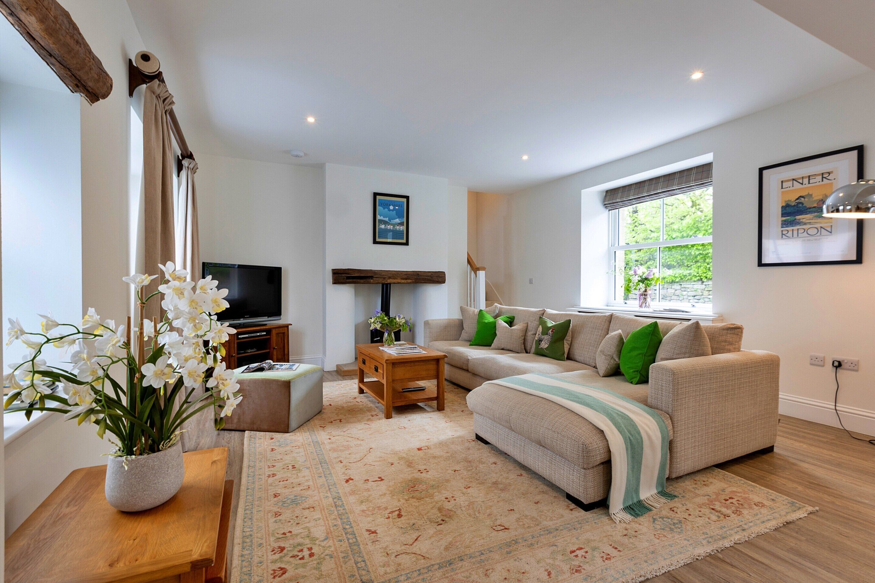 Cottage | Living area | Fireplace