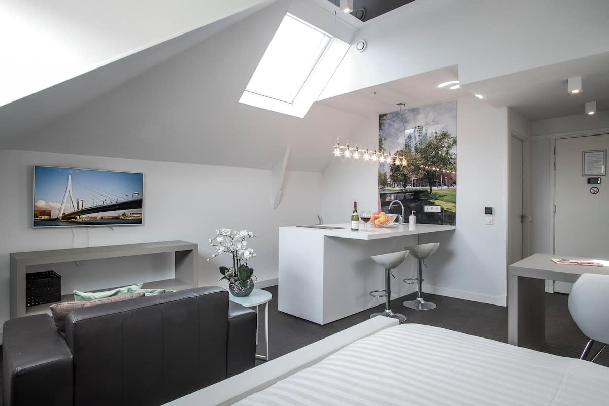 Superior Studio Suite | 1 bedroom, premium bedding, in-room safe, desk