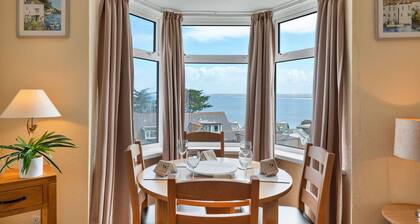 Cozy St Ives Apartment Retreat, No Deposit