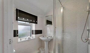 Apartment | Bathroom - Cozy St Ives Apartment Retreat, No Deposit (St Ives)