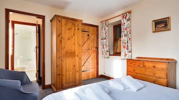 Cottage | 2 bedrooms, iron/ironing board
