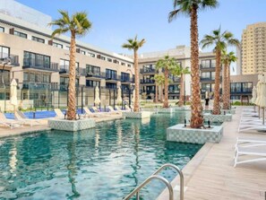 2 outdoor pools - Modern 1BR Living in Oakley Square (Dubai)