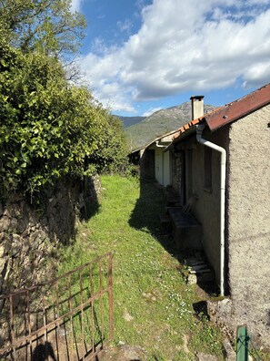 Property grounds - Small village house (Bastelica)
