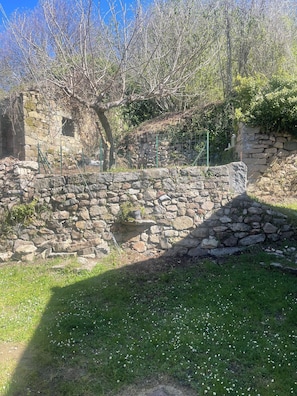 Enceinte de lâhĂ©bergement