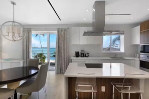 Appartement Luxe, 2 chambres, cuisine, en front de mer | Cuisine privée