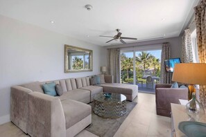Living area - One Cable Beach (Nassau)