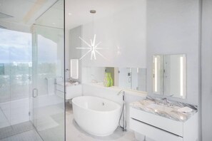 Appartement luxueux, 3 chambres, piscine privée, vue sur l’océan | Salle de bain