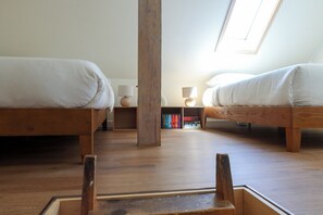 4 bedrooms, free WiFi, bed sheets - Memory-Making Alpine Retreat: 4BR, Walk to Lake (Tahoe City)