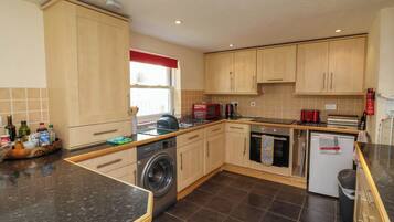 Cookware/dishes/utensils