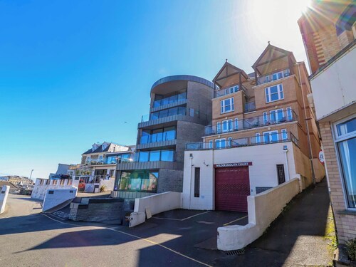 6 Wildersmouth Court Apartments