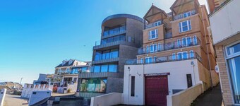 6 Wildersmouth Court Apartments