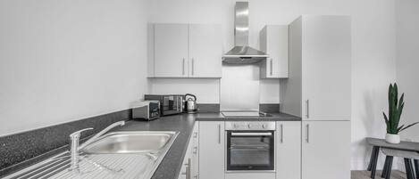 Réfrigérateur, micro-ondes, four, cafetière/bouilloire