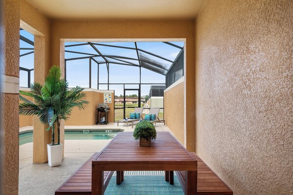 Outdoor dining