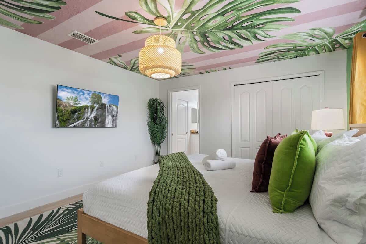 4 bedrooms, iron/ironing board, travel cot, WiFi