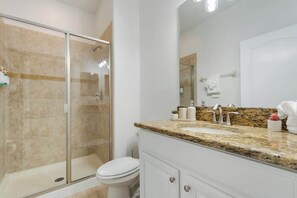 Dusche, Haartrockner, Shampoo