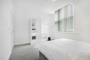 1 chambre, fer et planche à repasser, accès Internet, draps fournis
