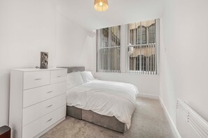 2 habitaciones, tabla de planchar con plancha y acceso a internet 