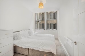 2 bedrooms, iron/ironing board, Internet, bed sheets