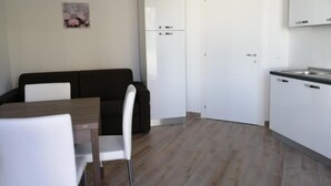Appartamento, 2 camere da letto, fumatori, balcone | Sala da pranzo