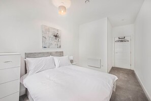 2 bedrooms, iron/ironing board, Internet, bed sheets