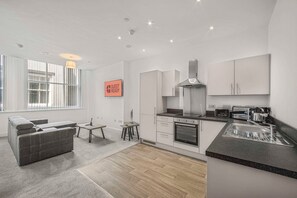 Fridge, microwave, oven, coffee/tea maker