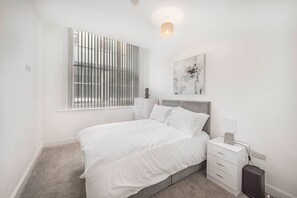 1 chambre, fer et planche à repasser, accès Internet, draps fournis