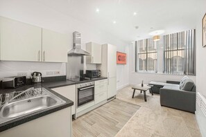 Fridge, microwave, oven, coffee/tea maker