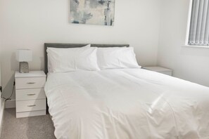 3 soverom, strykejern/-brett, internettilgang og sengetøy