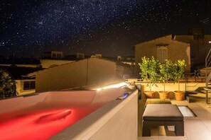 Outdoor spa tub - Exclusive Florence Getaway with Jacuzzi, Terraces & Concierge Services (Firenze)